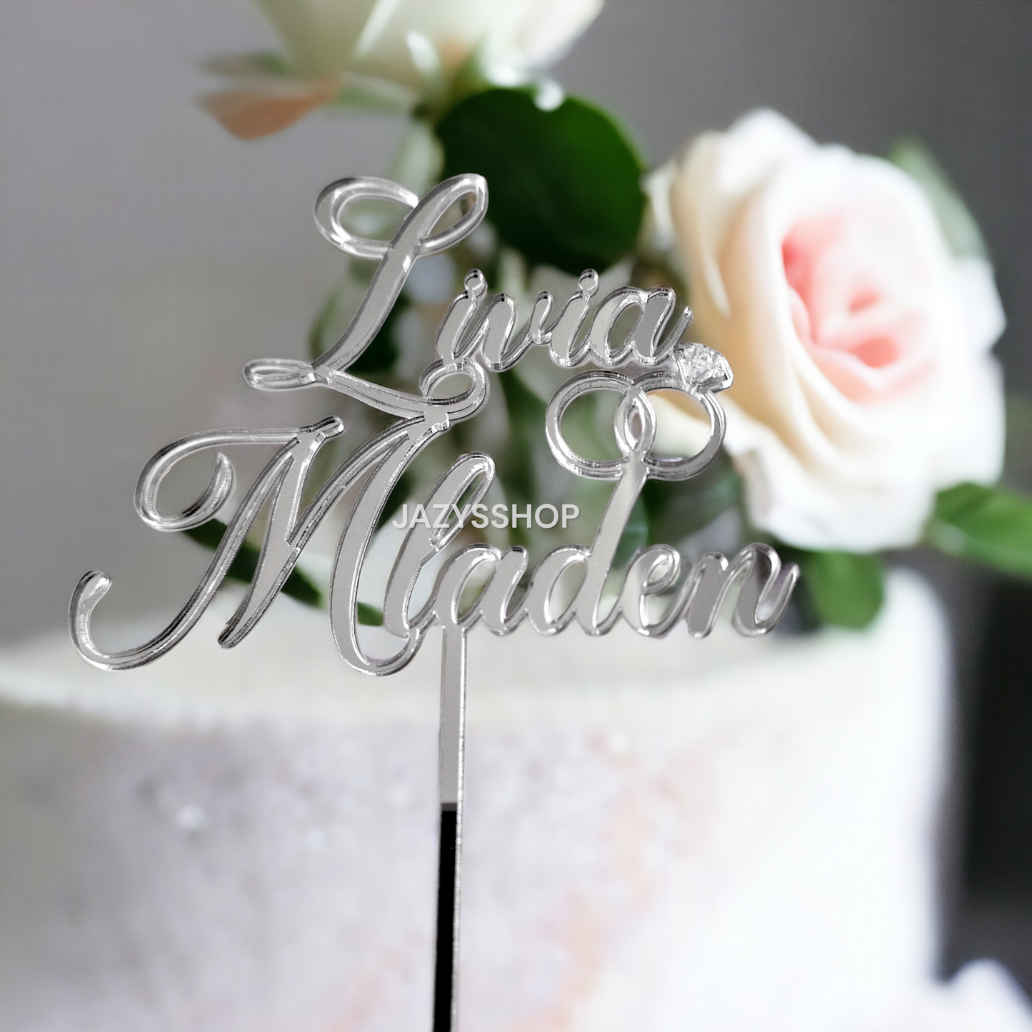Individueller Hochzeitstopper Namen mit Ringdetail